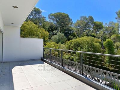 Luxury Flat for sale in Nîmes, Languedoc-Roussillon