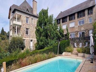 Maison de 7 chambres de luxe en vente à Uzerche, Nouvelle-Aquitaine