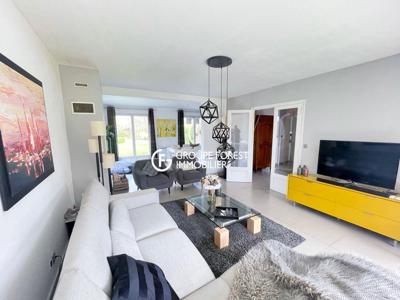 Maison de luxe de 4 chambres en vente à Radinghem-en-Weppes, France