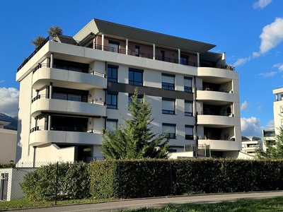 3 bedroom luxury Apartment for sale in Saint-Genis-Pouilly, Auvergne-Rhône-Alpes