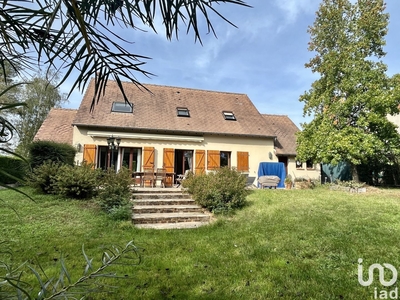 Maison 6 pièces de 143 m² à Bazainville (78550)