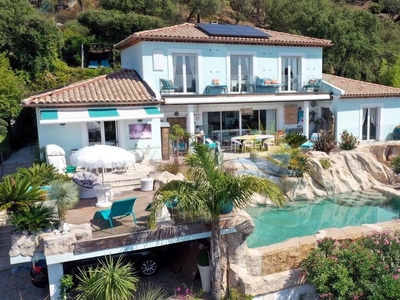 Villa de luxe de 5 pièces en vente Hyères, Provence-Alpes-Côte d'Azur