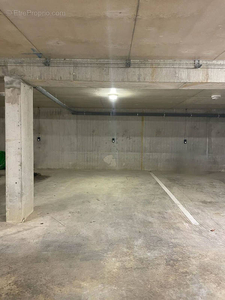 Place de parking intérieur proche de saint-julien-en-genevois