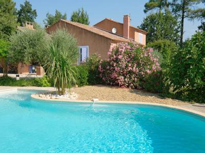 L'Oustau di Pierroux , Belle villa avec piscine privée sur un terrain de 8000 m2 à Roussillon, classé parmi les plus beaux villages de France