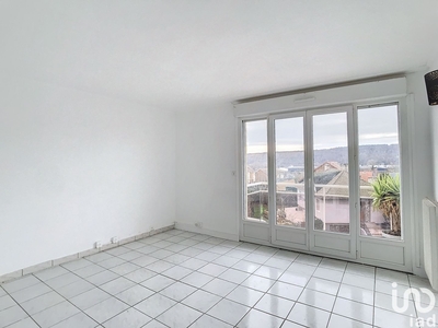 Appartement 3 pièces de 59 m² à Petit-Couronne (76650)