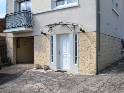 Maison 5 pièces de 120 m² à Saintry-sur-Seine (91250)