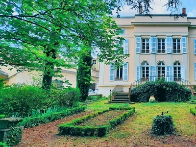 Maison 9 pièces de 424 m² à Saint-Chamond (42400)
