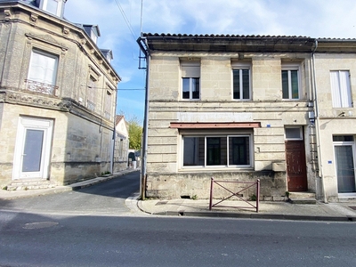 Maison de ville 6 pièces de 142 m² à Saint-Savin (33920)
