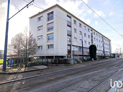 Appartement 4 pièces de 75 m² à Saint-Jean-de-la-Ruelle (45140)