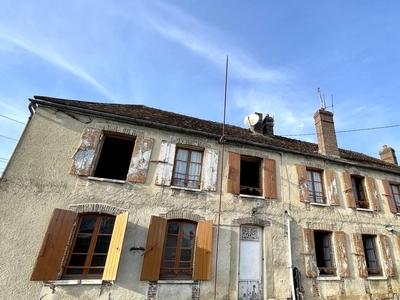 Maison traditionnelle 7 pièces de 166 m² à Villeneuve-sur-Yonne (89500)