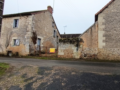 Maison de campagne 3 pièces de 75 m² à Coussay-les-Bois (86270)