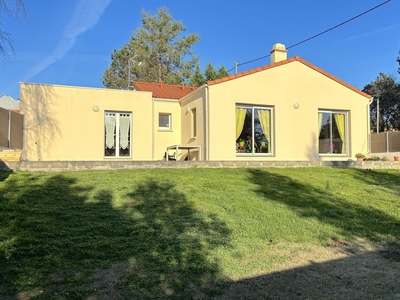 Maison traditionnelle 4 pièces de 104 m² à Saint-Herblain (44800)