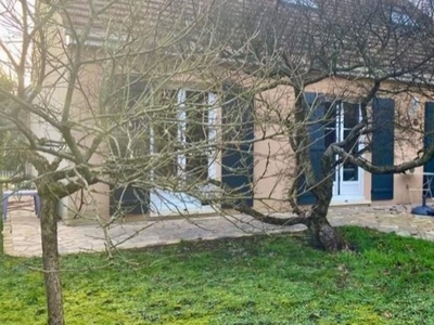 Maison traditionnelle 6 pièces de 150 m² à Ozoir-la-Ferrière (77330)