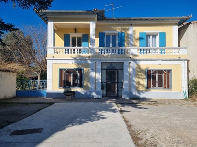 Villa de luxe de 12 pièces en vente Lunel, Occitanie