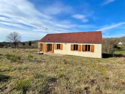 Exclusivité, Bourgogne, Parc du Morvan, entre Saulieu et le lac des Settons, belle situation pour cette maison de campagne