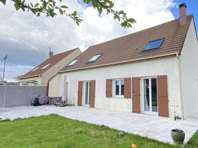 Maison de 4 chambres de luxe en vente à Ferrières-en-Brie, France