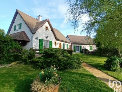 Maison 10 pièces de 230 m² à Neuville-sur-Sarthe (72190)