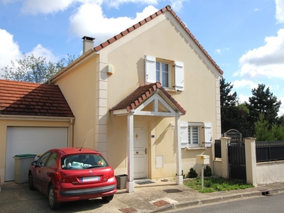 Maison traditionnelle 4 pièces de 80 m² à Villecresnes (94440)