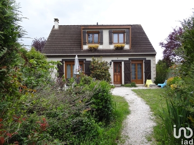 Maison traditionnelle 6 pièces de 101 m² à Évry-Grégy-sur-Yerre (77166)