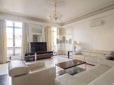 Appartement de luxe de 2 chambres en vente à Champs-Elysées, Madeleine, Triangle d’or, France