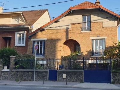 7 room luxury House for sale in La Courneuve, France