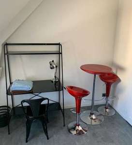 Chambre privée meublée (1 lit simple) avec salle de bain, wc séparés et cuisine à partager, Angers