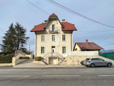 Maison de 6 chambres de luxe en vente à Saint-Laurent-du-Pont, Rhône-Alpes