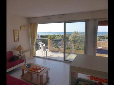 Cap d'Agde à louer appartement 3 pièces pour 5/6 personnes, vue sur mer et piscine, accès direct à la plage, piscine, garage privé fermé (Ref. AP 266)