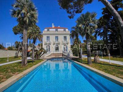 Maison de 10 pièces de luxe en vente à Saint-Raphaël, France