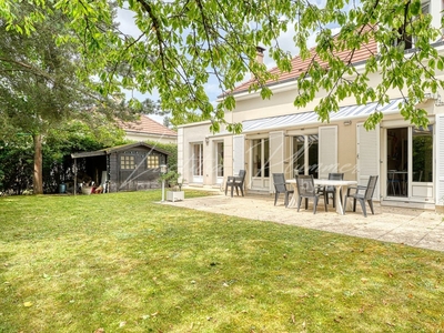 Maison 8 pièces de 165 m² à Chatou (78400)