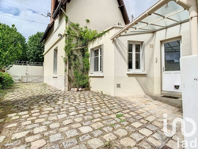 Maison 8 pièces de 190 m² à Montbazon (37250)