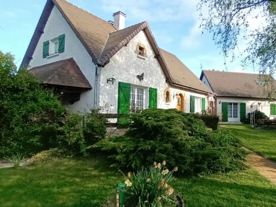 Vente maison 10 pièces 230 m² Neuville-sur-Sarthe (72190)