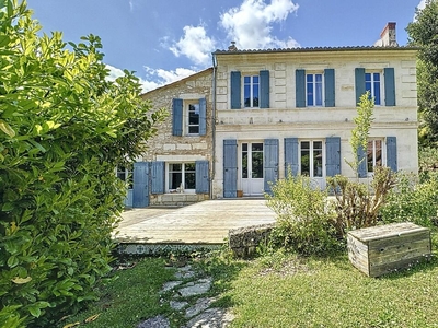 Vente maison 6 pièces 205 m² Saint-André-de-Cubzac (33240)