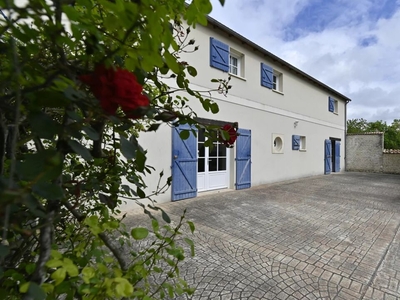 Vente maison 7 pièces 224 m² Frontenay-Rohan-Rohan (79270)