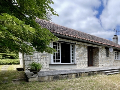 Maison de village 7 pièces de 145 m² à BRANTÔME (24310)