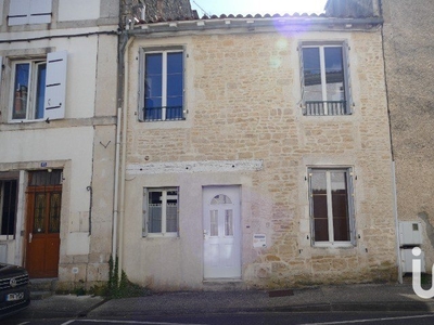 Maison de ville 3 pièces de 87 m² à Ruffec (16700)