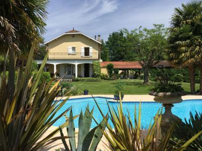 Villa de luxe de 9 chambres en vente Laujuzan, France