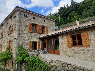 Gite de theolier - dans une maison en pierre du 17ème rénovée avec soin au cœur de l'Ardèche Verte