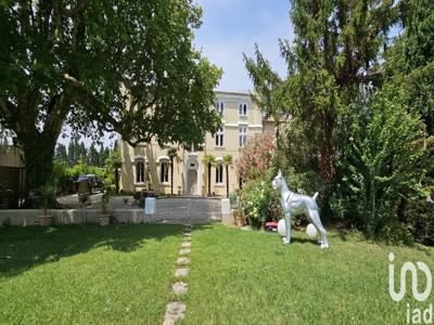 Château 8 pièces de 363 m² à Cavaillon (84300)