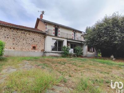 Maison 6 pièces de 161 m² à Abzac (16500)