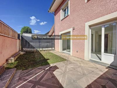 Maison de luxe de 5 chambres en vente à Saint-Genis-Laval, France