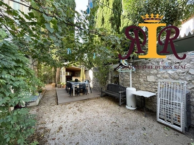 Maison de luxe de 4 chambres en vente à Arles, France