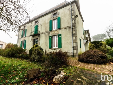 Maison 10 pièces de 244 m² à Saint-Pierre-du-Chemin (85120)