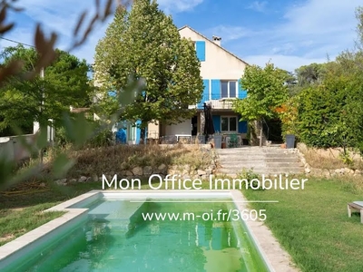 Vente villa 9 pièces 237 m²