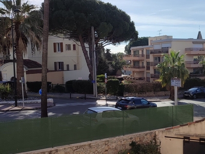 Appartement 3 pièces de 64 m² à Hyères (83400)