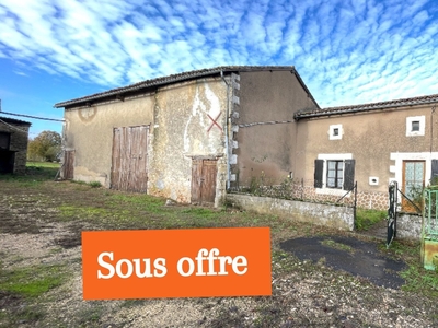 Maison 1 pièce de 54 m² à Saint-Macoux (86400)