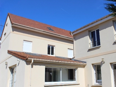 Maison 9 pièces de 210 m² à Brie-Comte-Robert (77170)