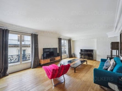 3 room luxury Apartment for sale in Champs-Elysées, Madeleine, Triangle d’or, Paris, Île-de-France