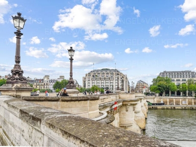 3 room luxury Flat for sale in Chatelet les Halles, Louvre-Tuileries, Palais Royal, France