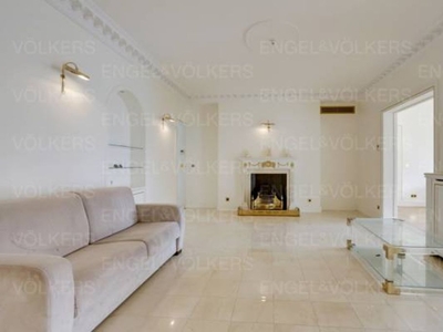 6 room luxury Flat for sale in Champs-Elysées, Madeleine, Triangle d’or, France